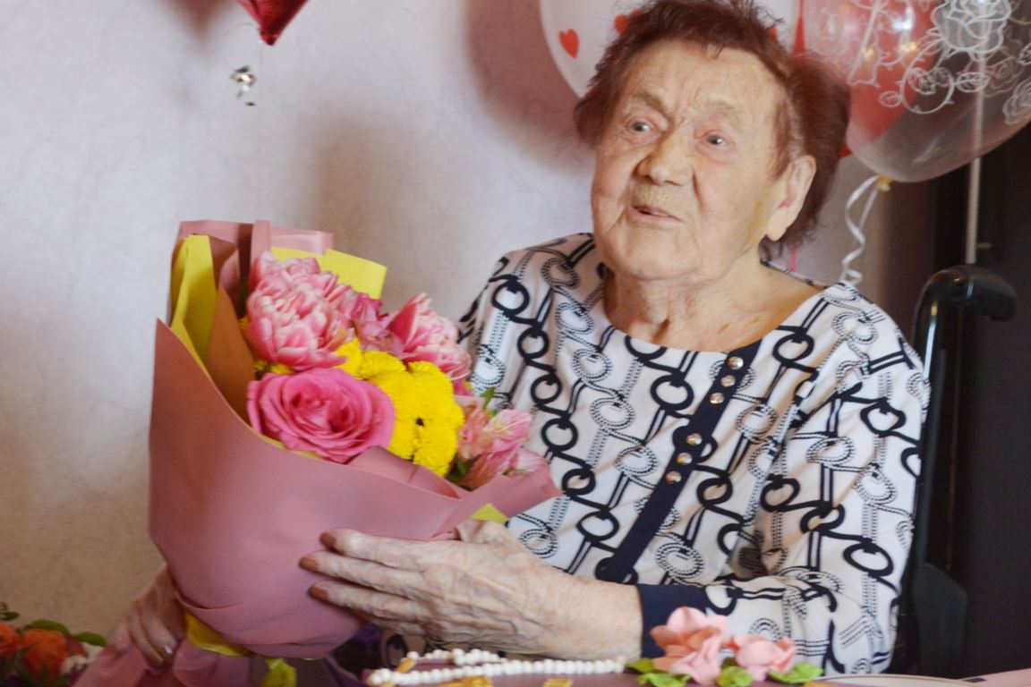 Поздравления с юбилеем 80 лет бабушке от внуков