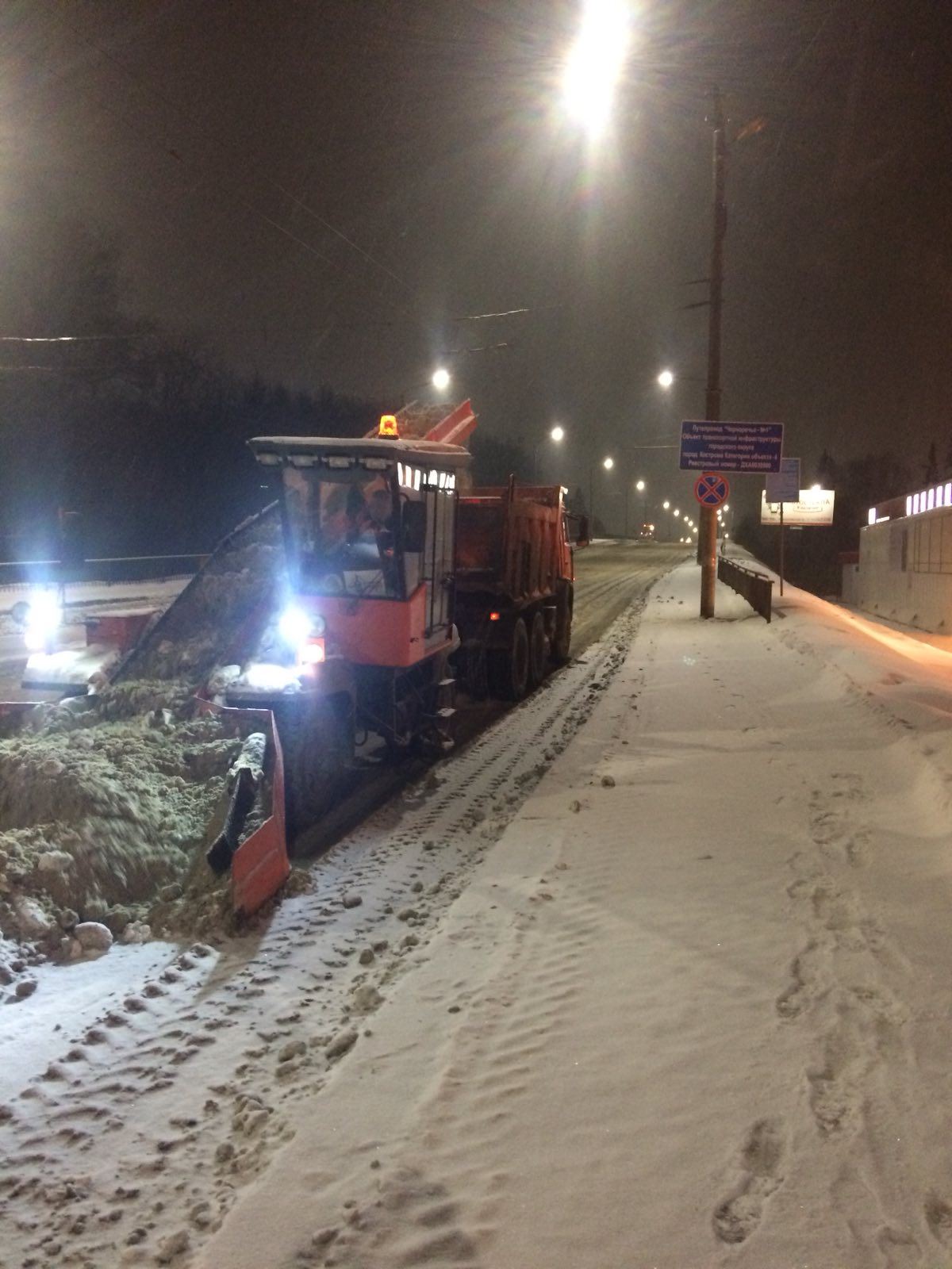 В Костроме расчистка и вывоз снега с улиц города ведется в круглосуточном  режиме | 04.03.2021 | Кострома - БезФормата