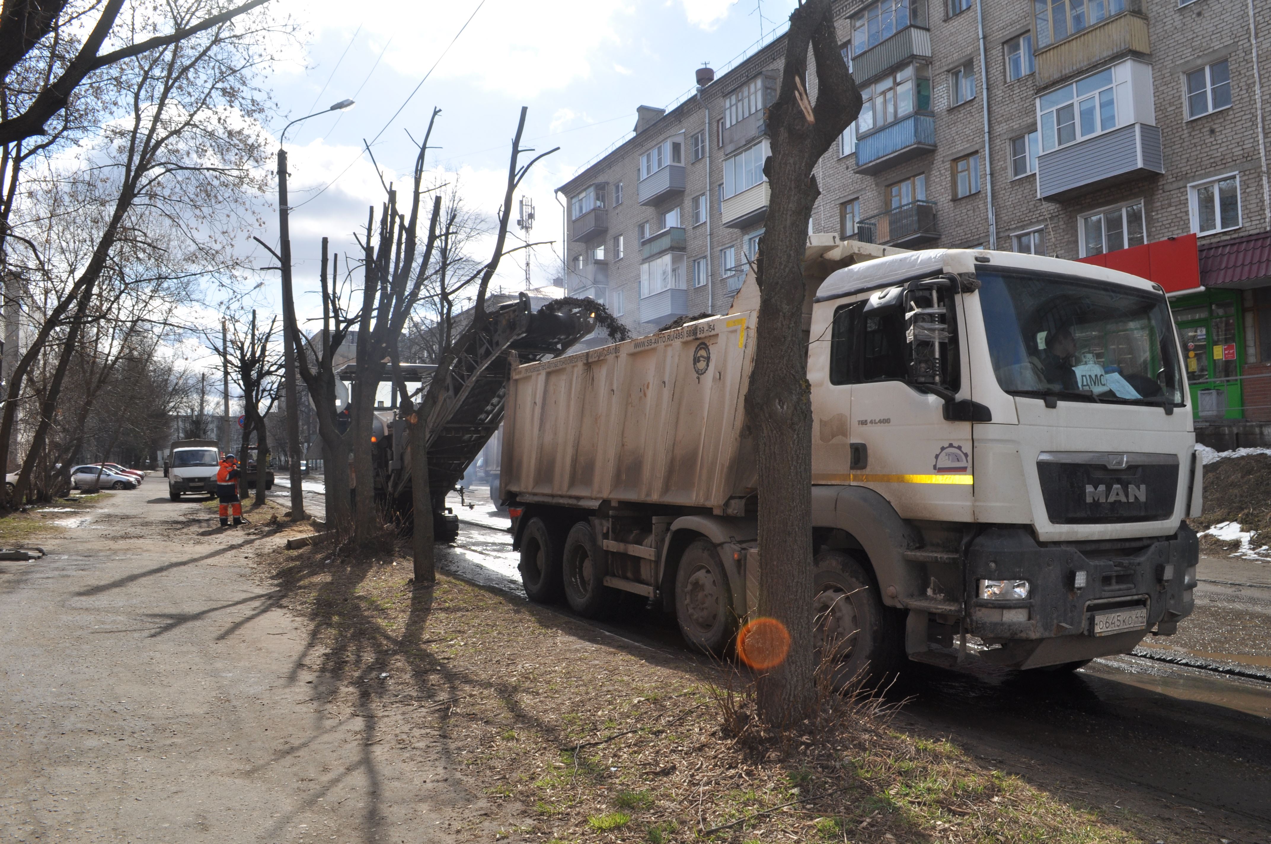 На улице Беговой в Костроме начались работы по фрезерованию старого  дорожного покрытия | 02.04.2020 | Кострома - БезФормата