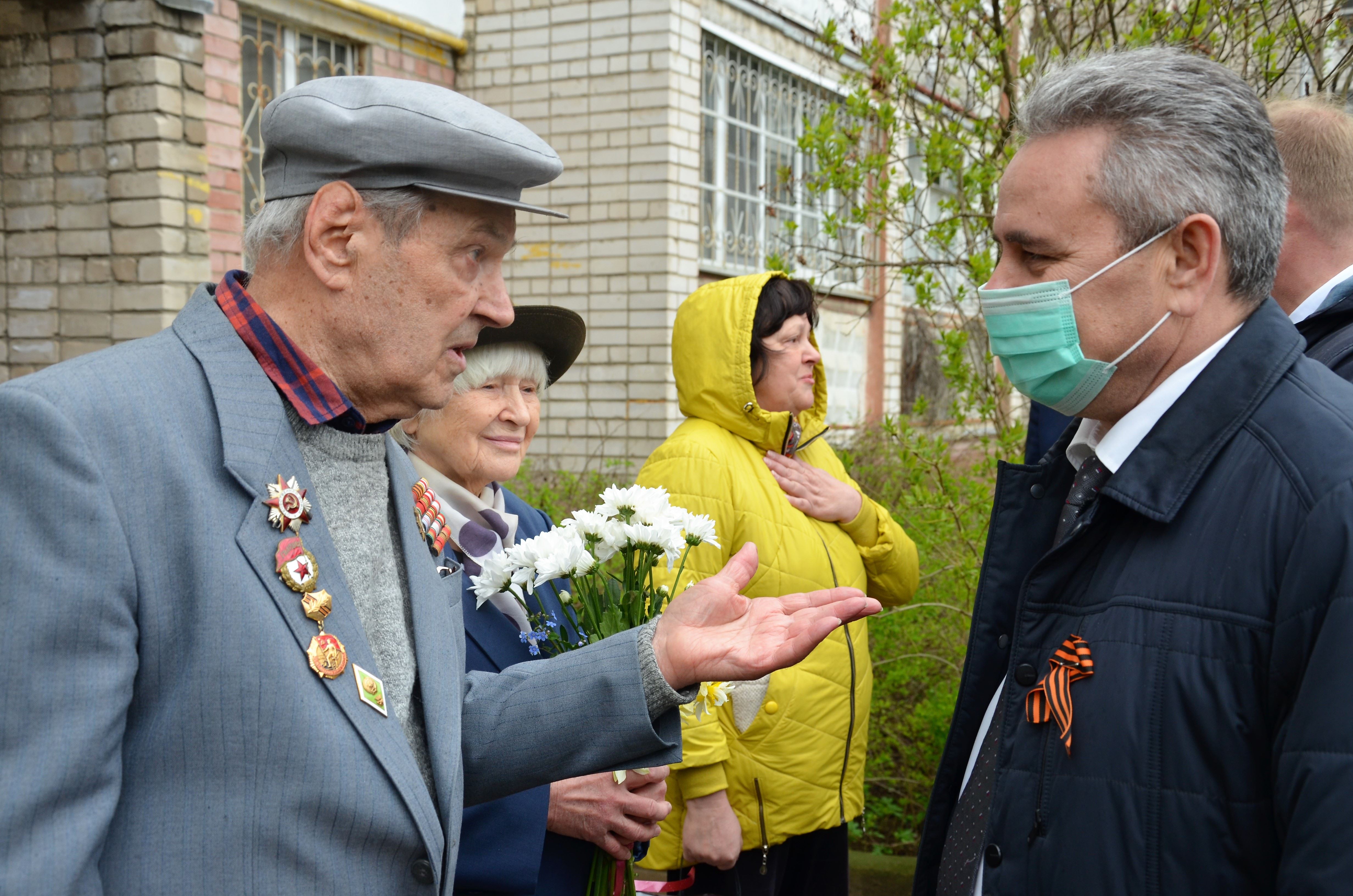 В Костроме у домов костромских ветеранов Великой Отечественной войны прошли  парады Победы