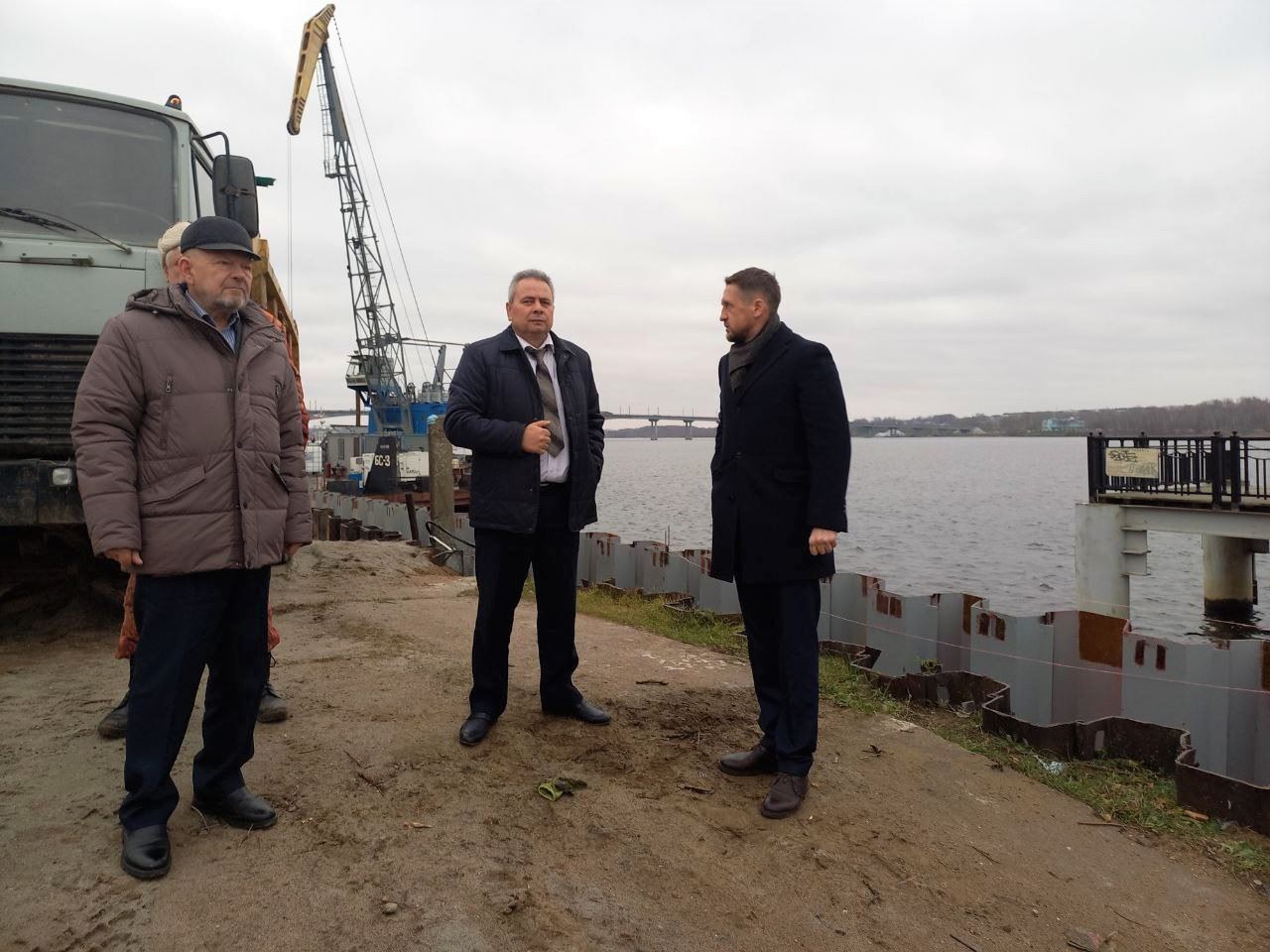 Алексей Смирнов проверил ход реализации проекта по берегоукреплению набережной Волги