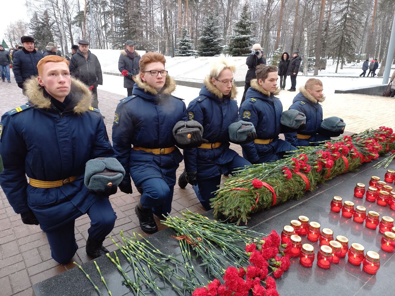 В День Неизвестного Солдата в Костроме прошли памятные мероприятия у  мемориала «Вечный огонь»