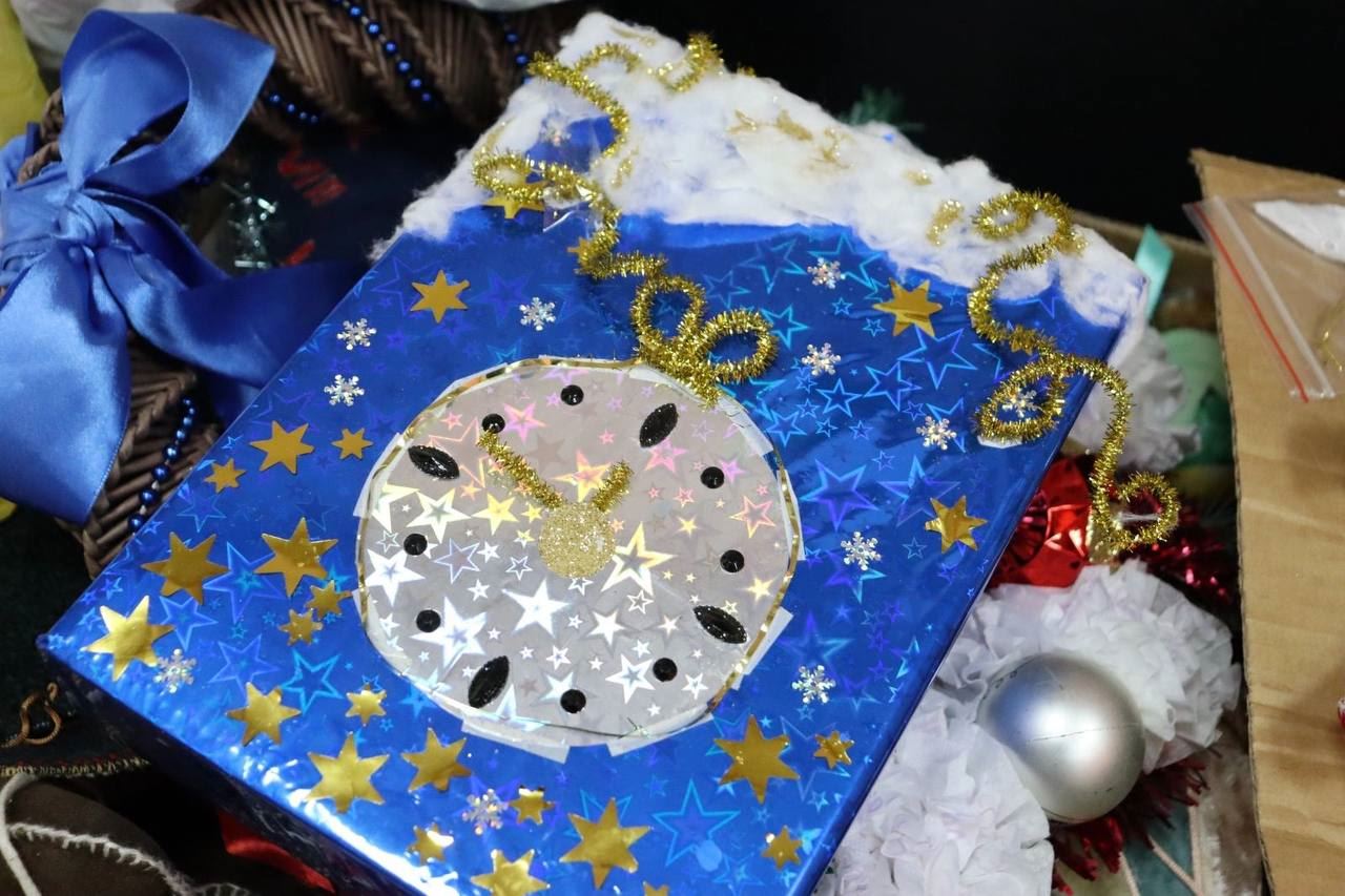 Воспитанники детских садов и школьники изготовили для костромичей новогодние сувениры