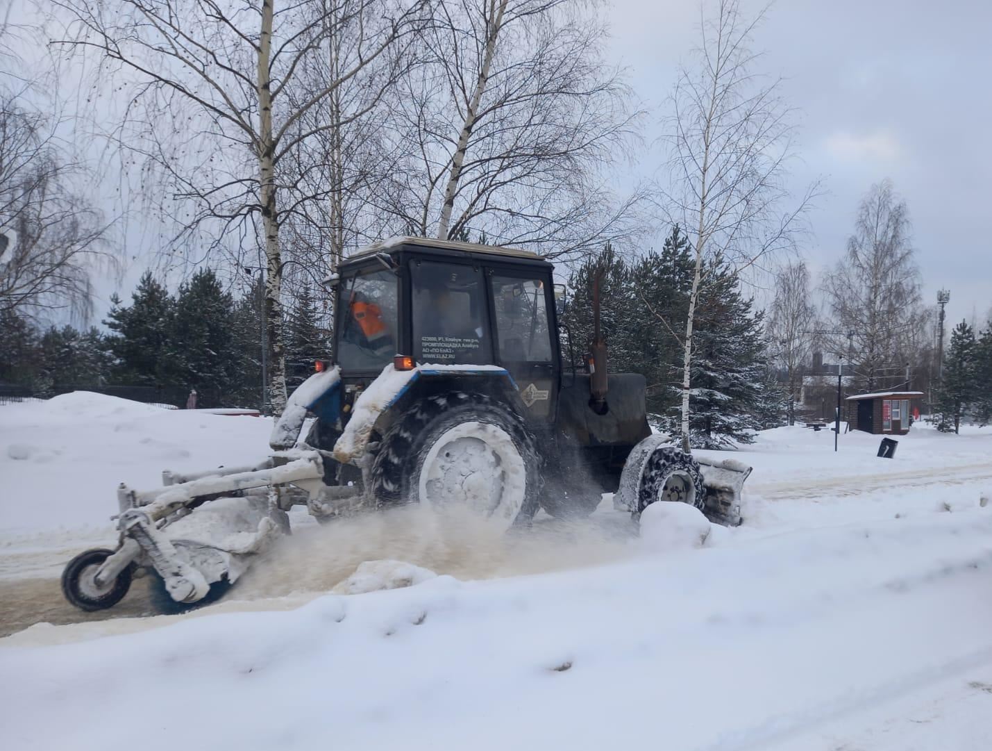 Работы по уборке снега на улично-дорожной сети Костромы ведутся в круглосуточном режиме