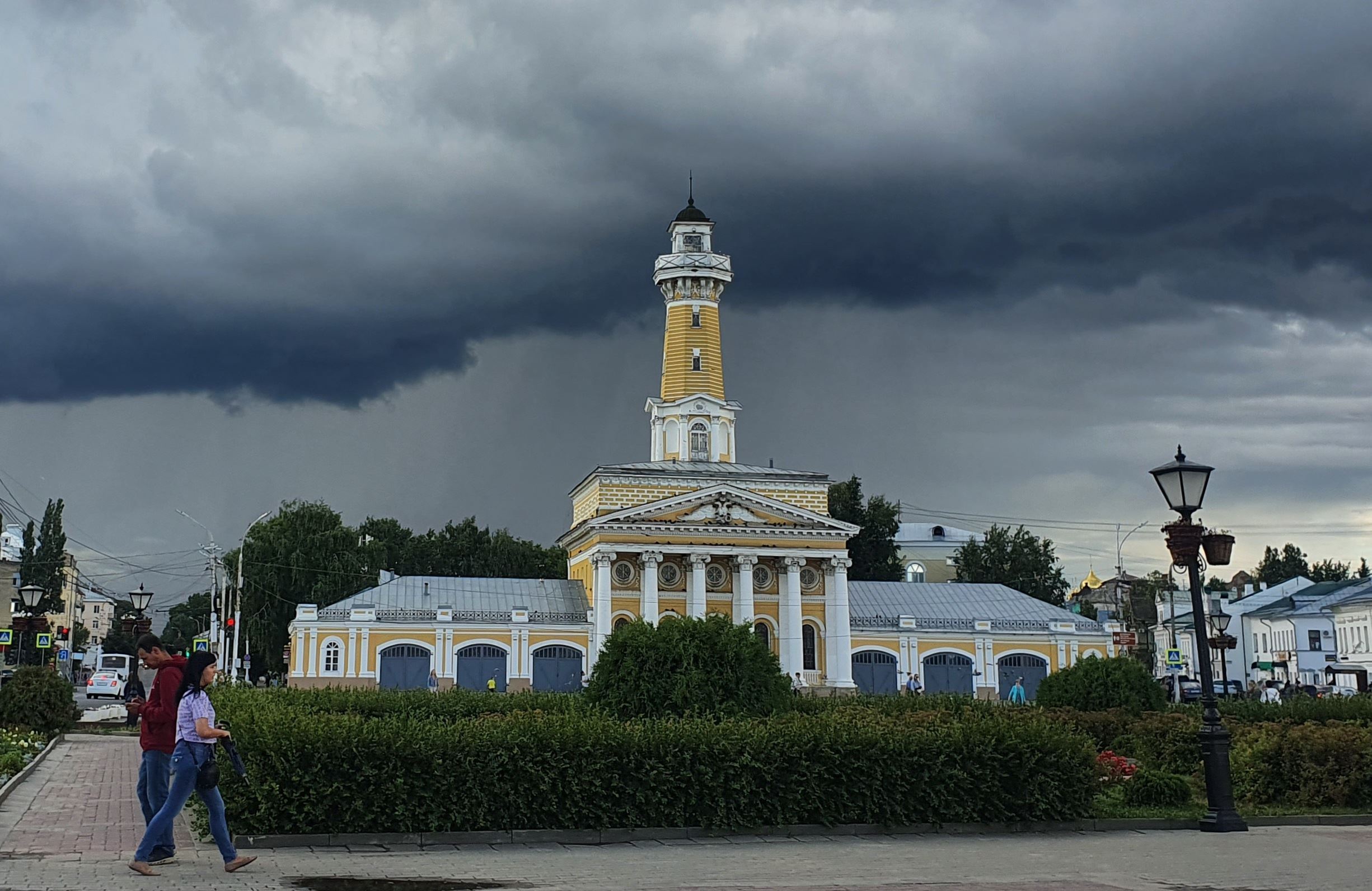 Кострома ру сайт. Кострома. Дождь в Костроме. Гроза Кострома. Кострома центр.