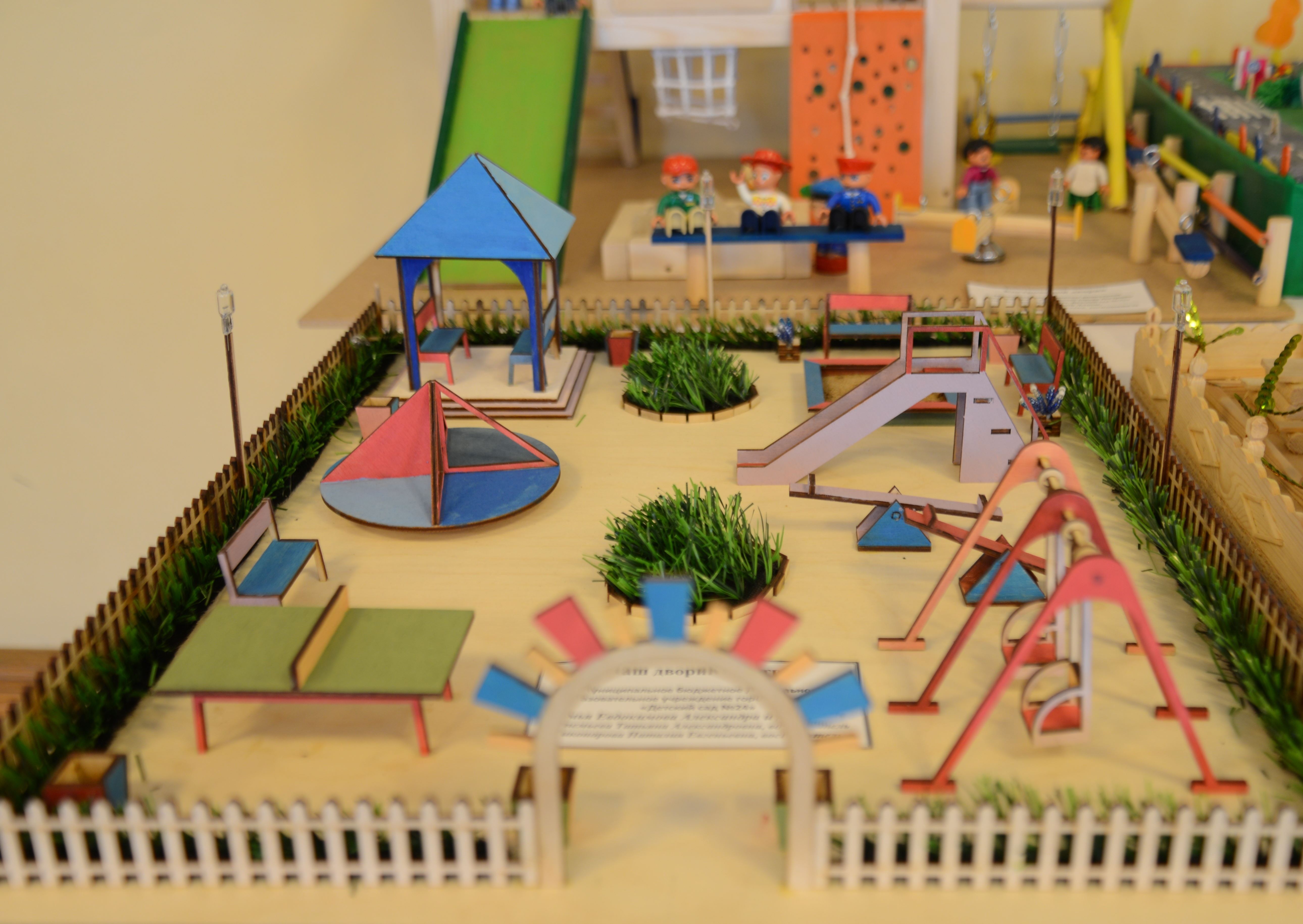 Юные жители города представили детскую площадку своей мечты на конкурсе  макетов «Костромской дворик»