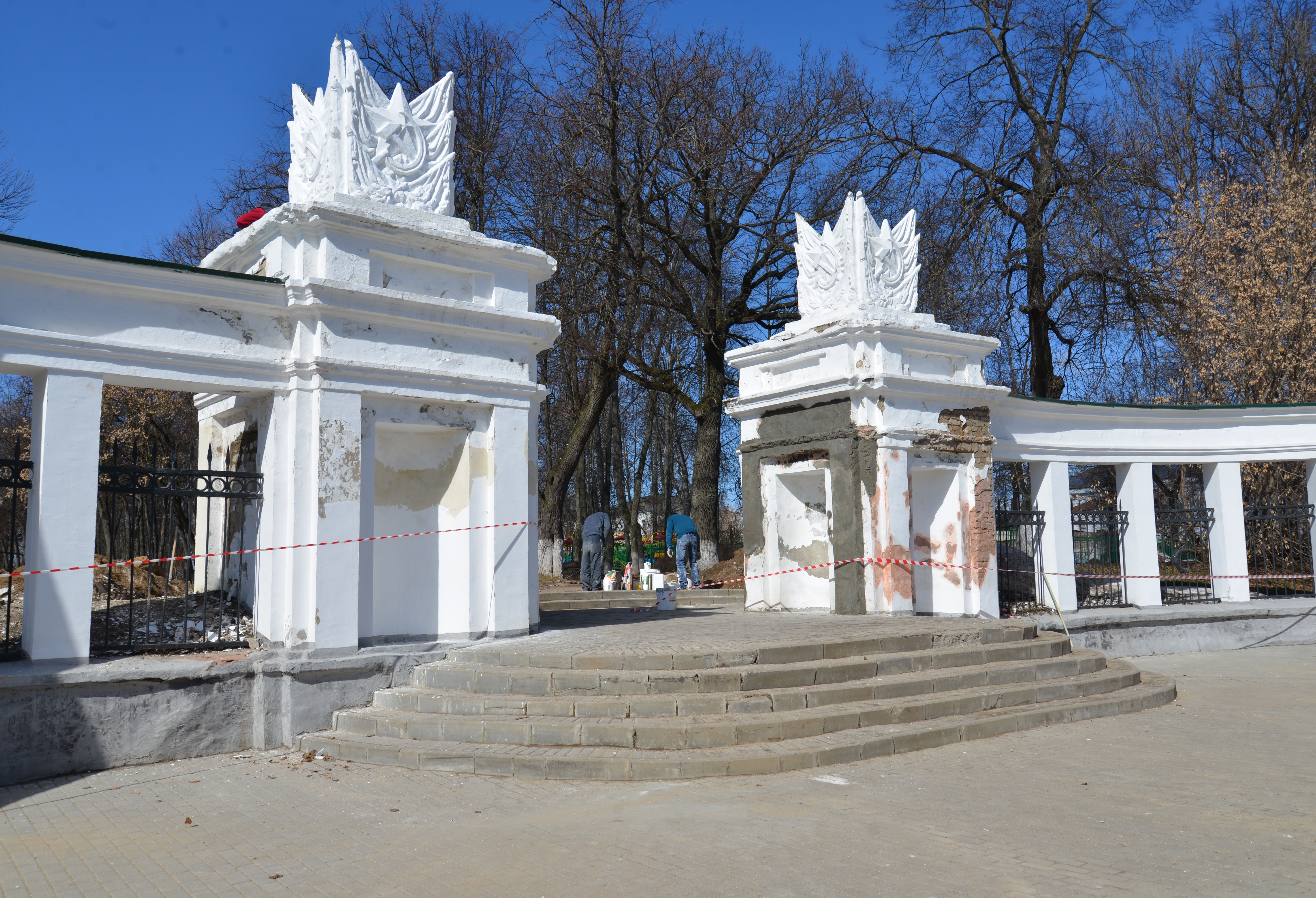 Парк культуры и отдыха островского. Парк культуры Кострома. Памятник Островскому в Костроме. Беседка Островского в Костроме. Кострома Донецк.