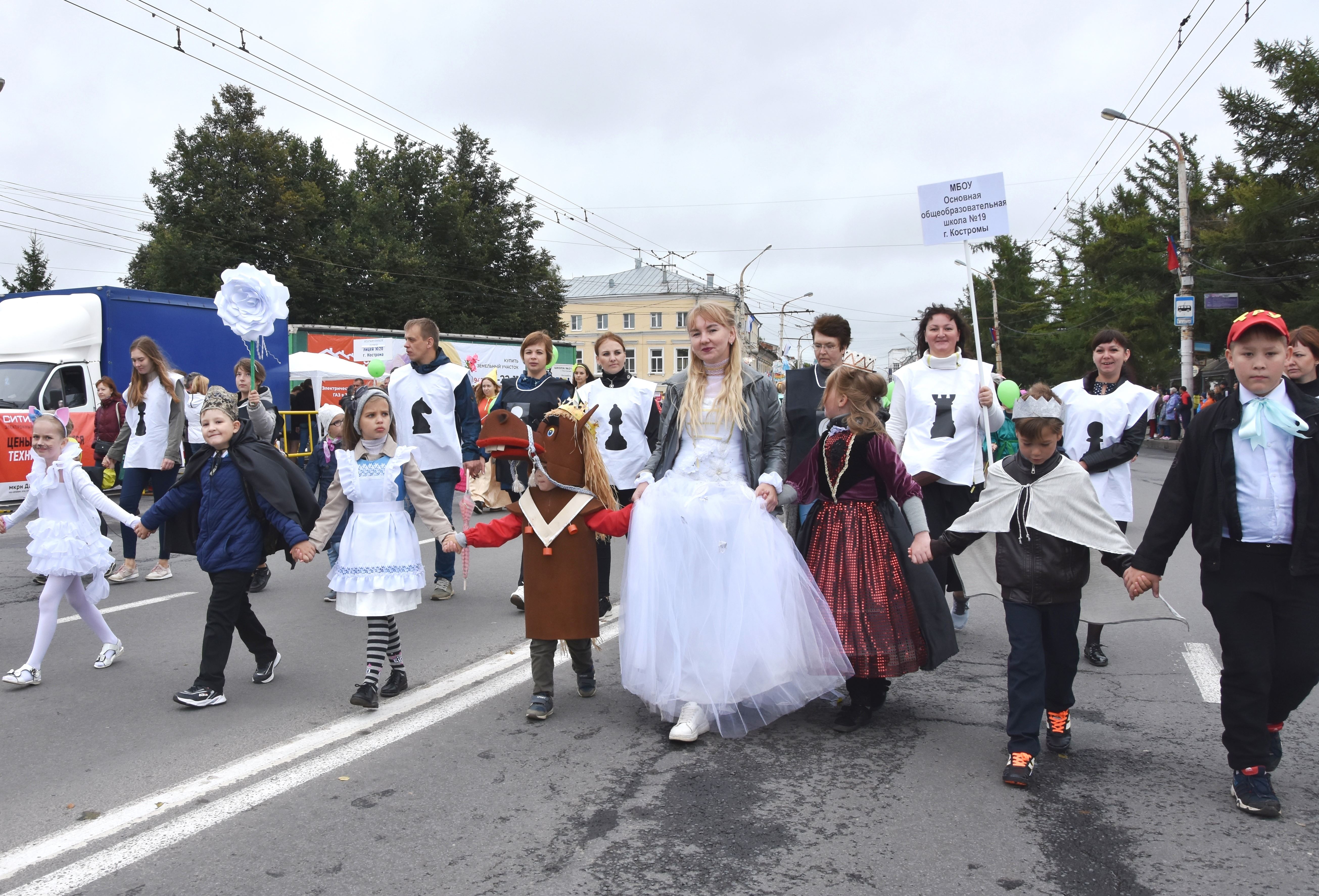 День костромы. Театральное шествие Кострома. Кострома день города шествие. Кострома праздник.