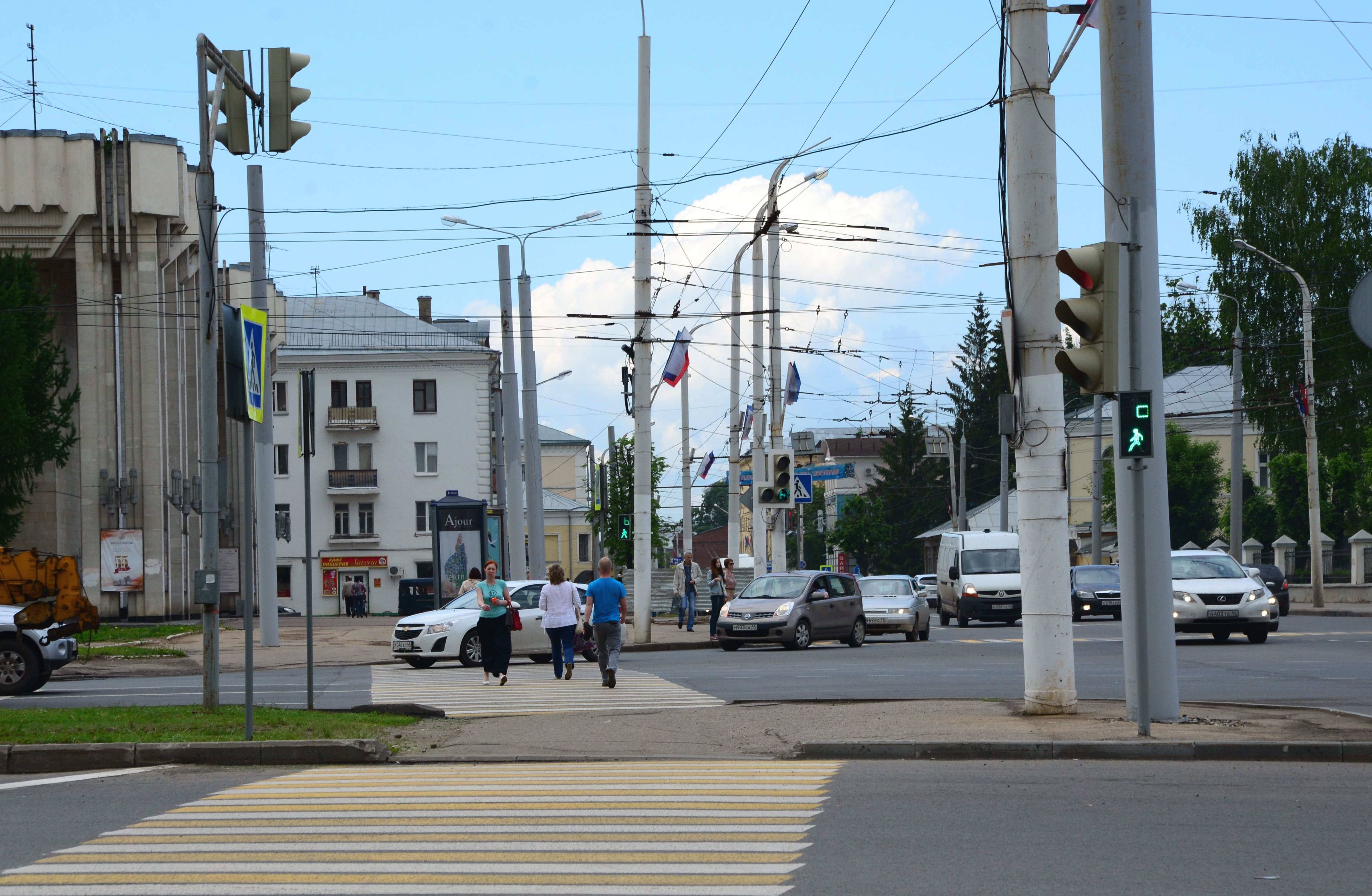 На перекрёстке улиц Советской и Подлипаева меняется дорожная разметка