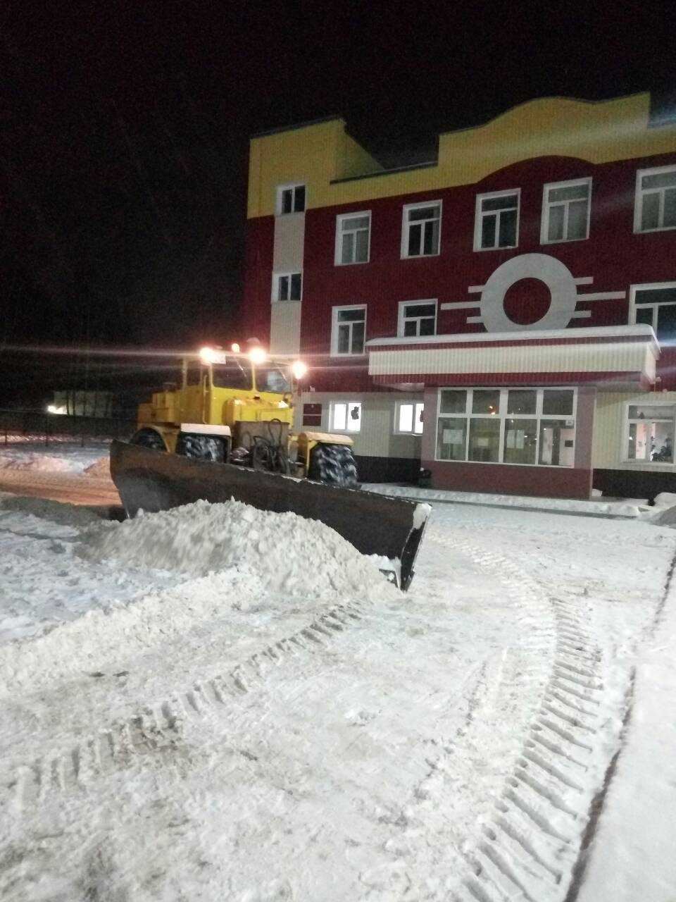 Расчистка улиц и тротуаров от снега в Костроме ведется в круглосуточном  режиме