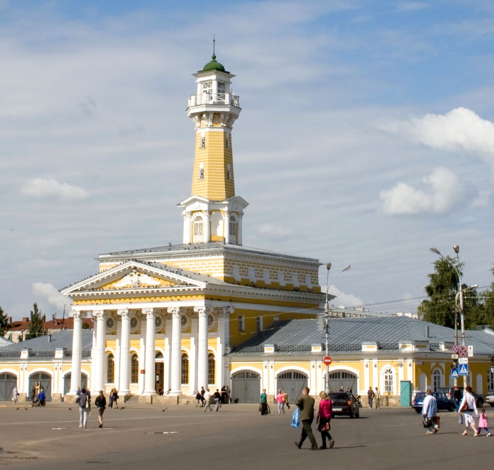 Рождения костромы. Пожарная каланча Кострома. Пожарная каланча Кострома гуляния. Градкострома. Каланча животное фото.