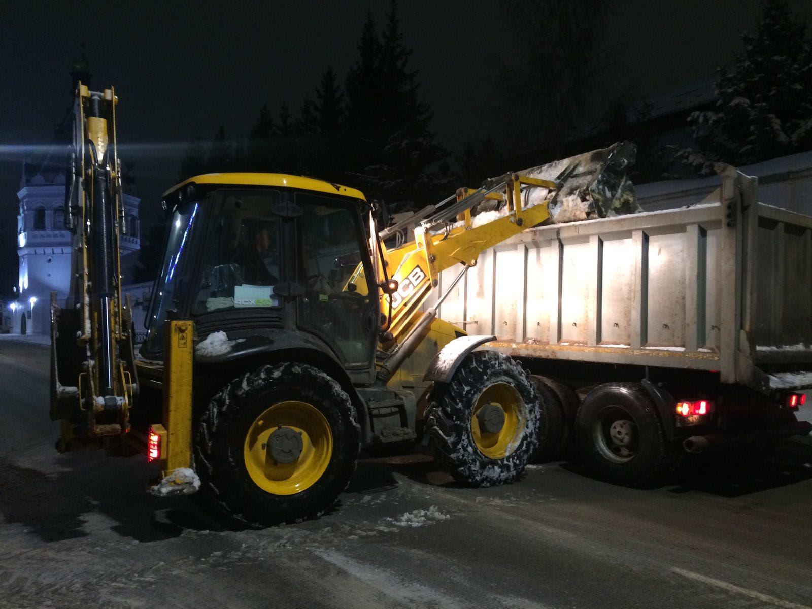 Более 3 тысяч кубометров снега за ночь вывезли костромские дорожники с улиц города