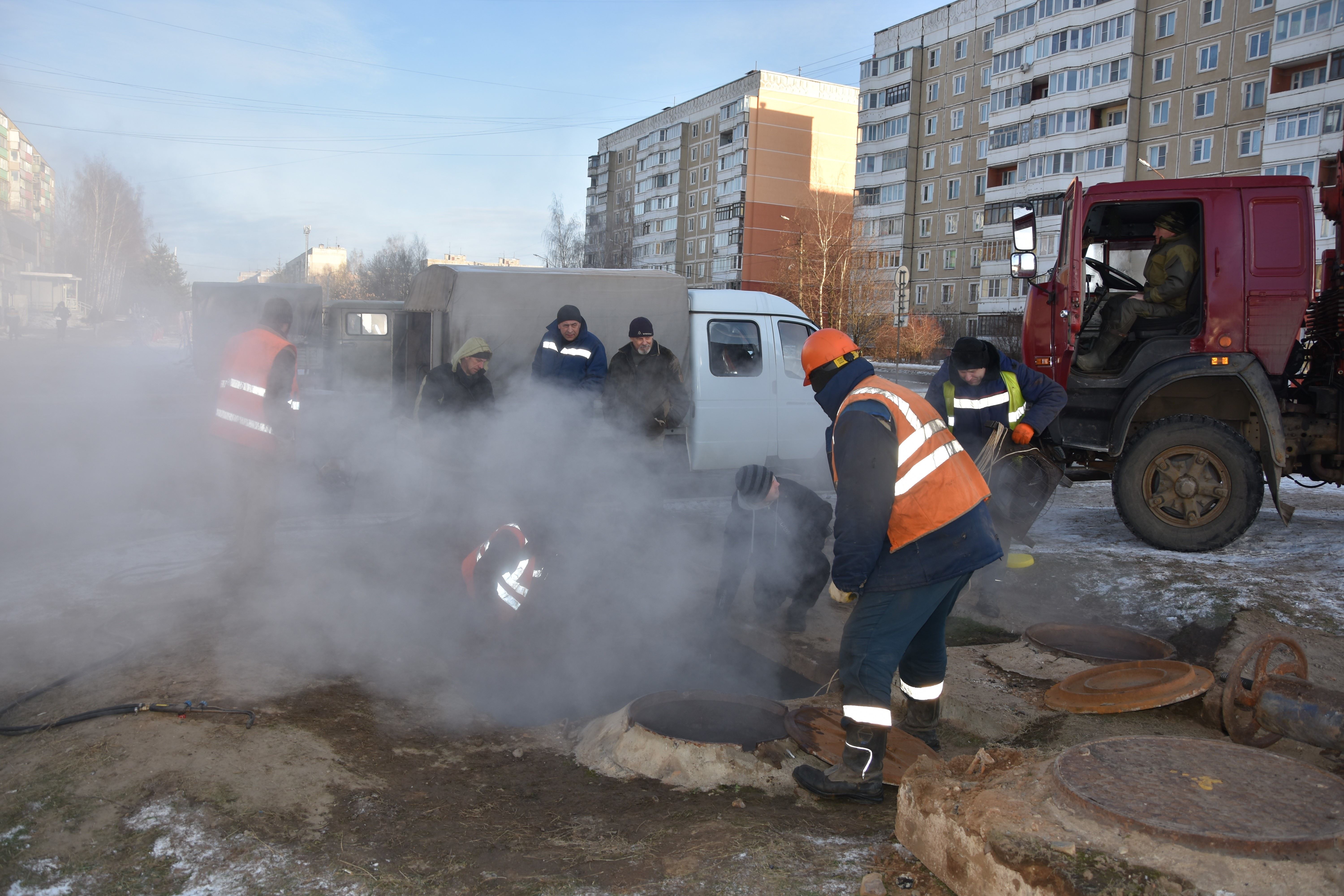 В Костроме бригады теплоэнергетиков за сутки устранили шесть дефектов на тепловых сетях