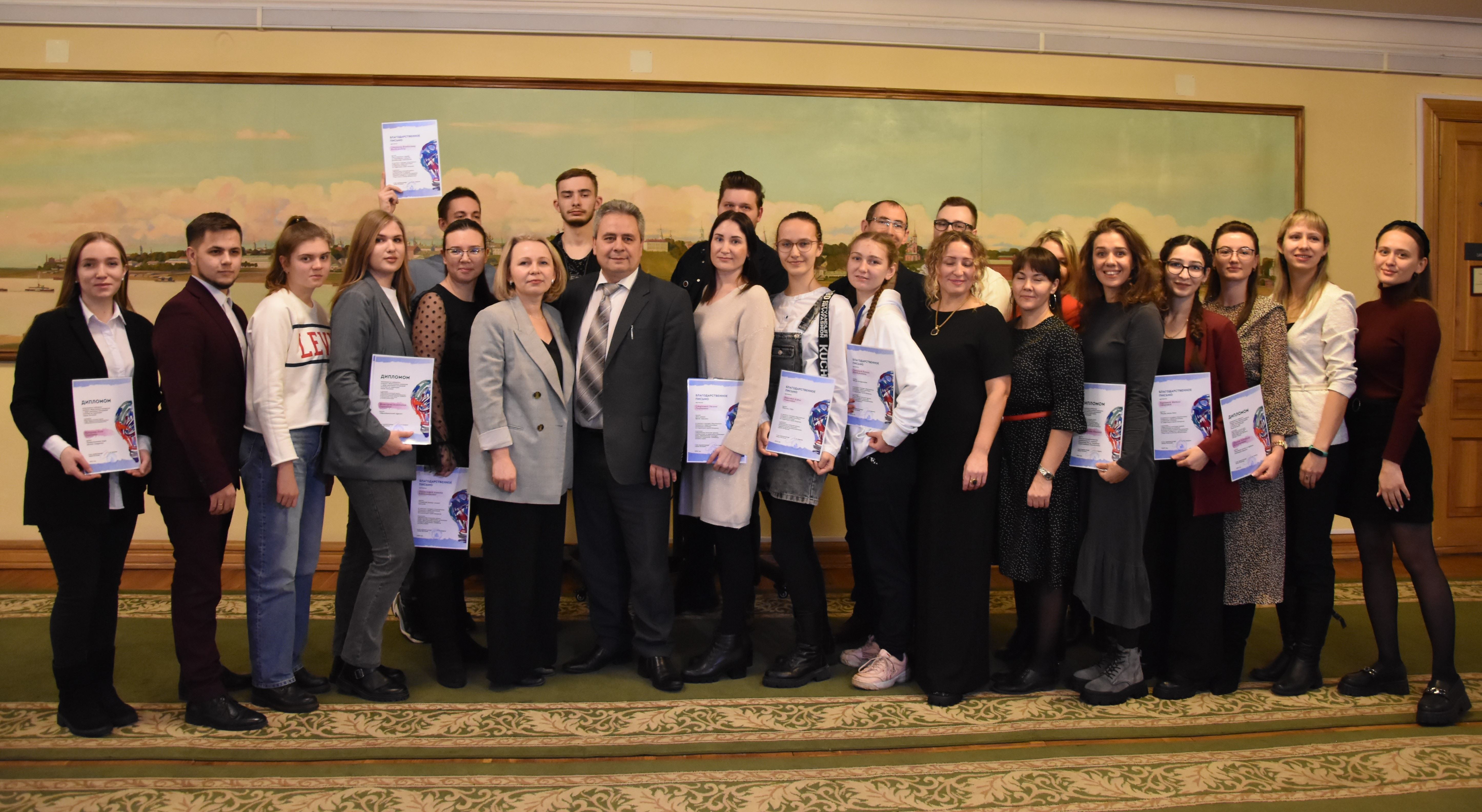 Алексей Смирнов наградил победителей конкурса общественных инициатив в сфере молодежной политики